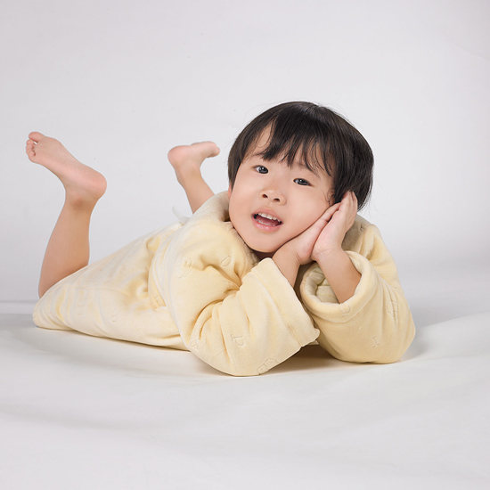 卓?jī)呵锒禊Z絨寶寶睡袍