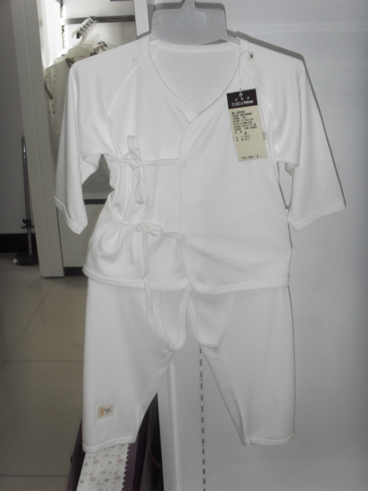 娃愛的蓓蓓白色系帶內(nèi)衣套裝