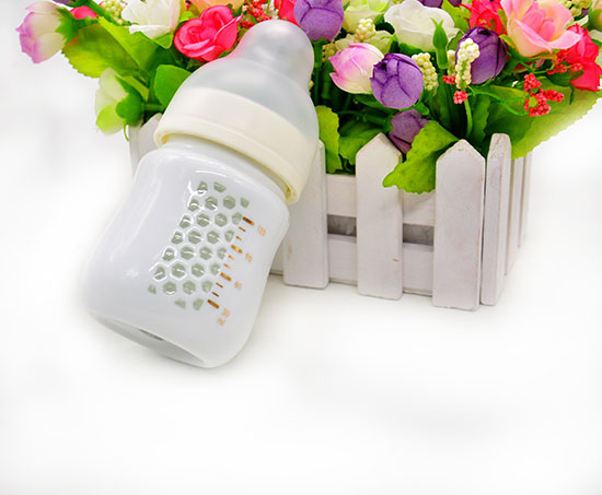 貝斯比玲瓏瓷異形寬口自動奶瓶白色