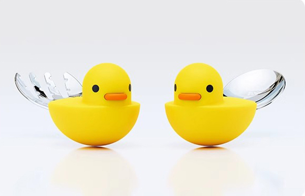 寶寶加勺勺鴨學(xué)食叉勺.jpg 寶寶加勺勺鴨學(xué)食叉勺.jpg