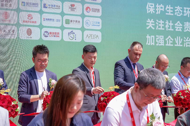 剪彩06.jpg 剪彩06.jpg