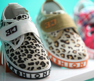 �Ĵ�����CEƷ�Ƶ�������