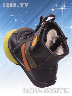 �𶹶���ɫ��ͯЬ