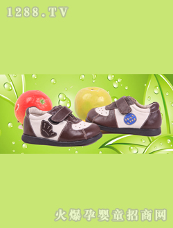 �𶹶��ڰ�ɫ�\(y��n)��Ь